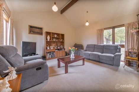 Property photo of 10 Boronia Crescent Strathdale VIC 3550