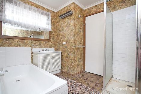 Property photo of 2 Lara Court Deer Park VIC 3023