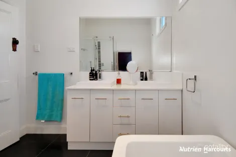 Property photo of 67 Commercial Road Yarram VIC 3971