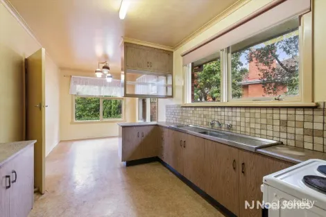 Property photo of 30 Hillview Drive Kilsyth VIC 3137