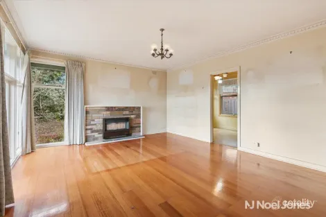 Property photo of 30 Hillview Drive Kilsyth VIC 3137