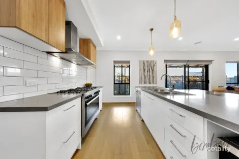 Property photo of 142 Fairways Boulevard Craigieburn VIC 3064