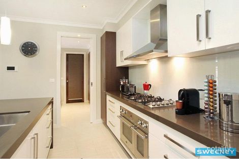 Property photo of 39 Peppermint Grove Taylors Hill VIC 3037