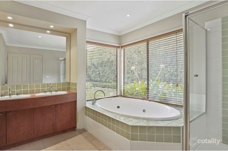 Property photo of 33 Edinburgh Drive Skye VIC 3977