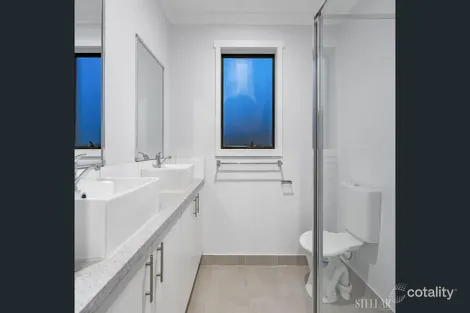 Property photo of 2 Milboy Mews Drouin VIC 3818