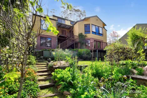 Property photo of 13 Yanko Avenue Wentworth Falls NSW 2782
