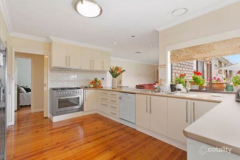 Property photo of 52 Mannering Drive Glen Waverley VIC 3150