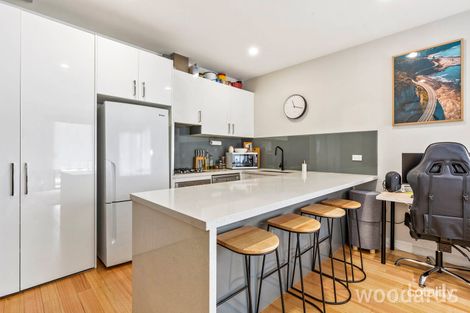 Property photo of 2/26 Diamond Boulevard Greensborough VIC 3088