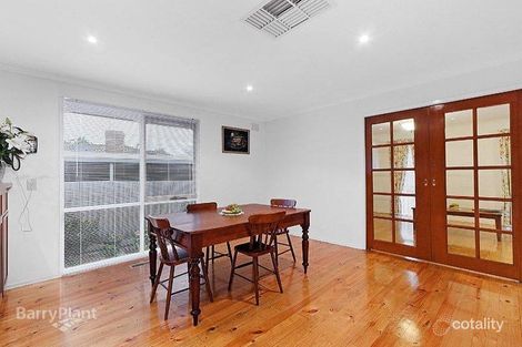 Property photo of 5 Earlston Square Berwick VIC 3806