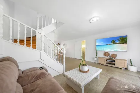 Property photo of 2/21 Corunna Crescent Ashmore QLD 4214