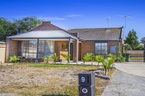Property photo of 9 Satterly Way Roxburgh Park VIC 3064
