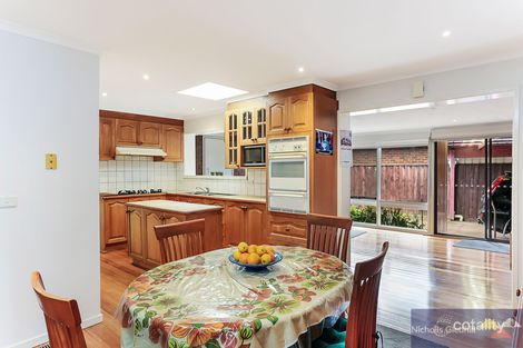Property photo of 27 Primrose Hill Close Endeavour Hills VIC 3802
