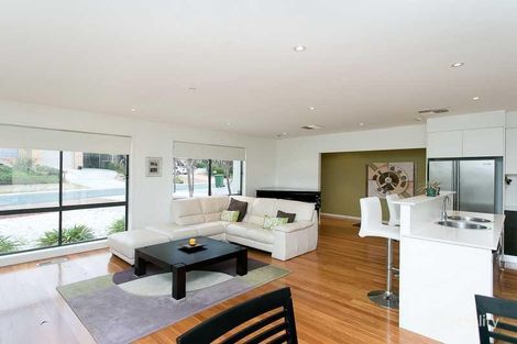 Property photo of 2 Hunter Close Jerrabomberra NSW 2619