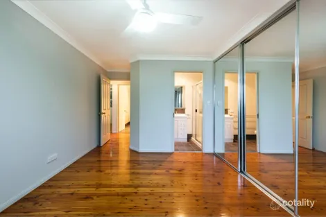 Property photo of 23 Barrymount Crescent Mount Lofty QLD 4350