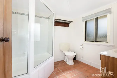 Property photo of 10 Rogers Street Silkstone QLD 4304