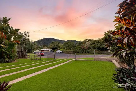 Property photo of 170 Hillview Crescent Whitfield QLD 4870