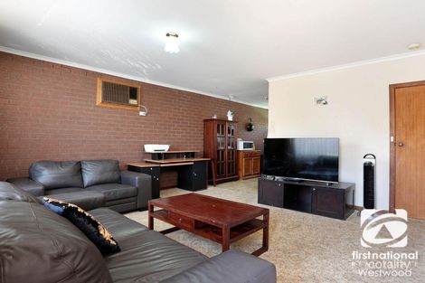 Property photo of 1 Yalonga Avenue Werribee VIC 3030