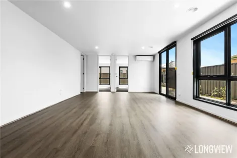 Property photo of 8 Zermatt Loop Pakenham VIC 3810