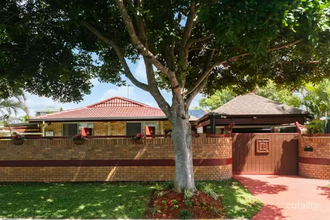 Property photo of 4 Apia Clear Island Waters QLD 4226