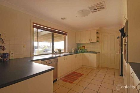 Property photo of 16 Yanko Crescent Bourkelands NSW 2650