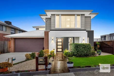 2 Kelan St, Clyde North, VIC 3978