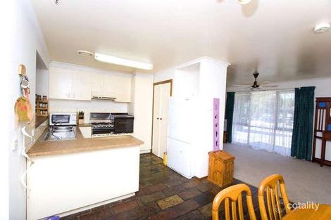 Property photo of 8 Beacon Hills Crescent Craigieburn VIC 3064