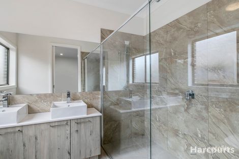 Property photo of 11 Redleaf Avenue Warragul VIC 3820