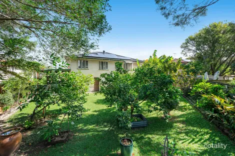 4 Edwin St, Wynnum West, QLD 4178