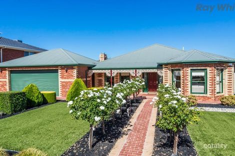 6 Blaxland Pl, Taylors Lakes, VIC 3038