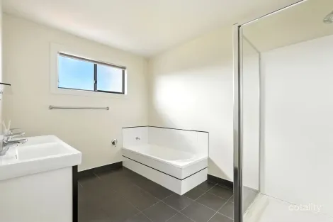 Property photo of 1 Ineke Drive Kingston TAS 7050