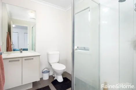 Property photo of 33 Northcott Parade Mount Austin NSW 2650