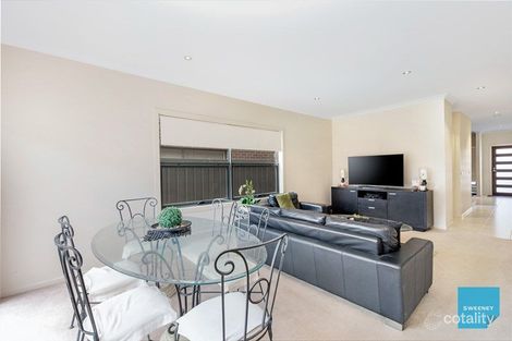 Property photo of 33/8 The Crossing Caroline Springs VIC 3023