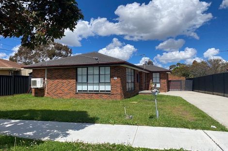Property photo of 33 Angelique Grove Albanvale VIC 3021