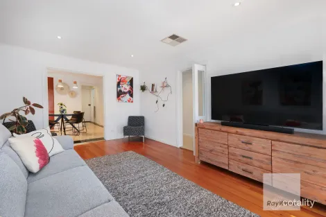 Property photo of 46 Lackenheath Drive Tullamarine VIC 3043