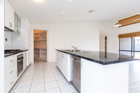 Property photo of 10 James Court Sale VIC 3850