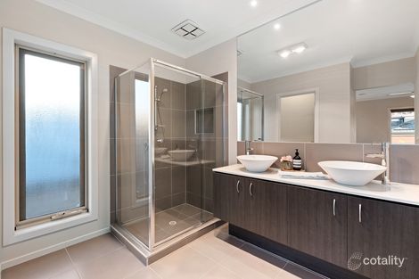 Property photo of 23 Regal Terrace Mooroolbark VIC 3138