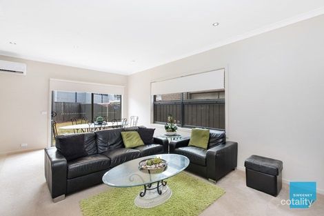 Property photo of 33/8 The Crossing Caroline Springs VIC 3023