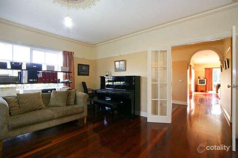 Property photo of 8 The Oaks Croydon VIC 3136