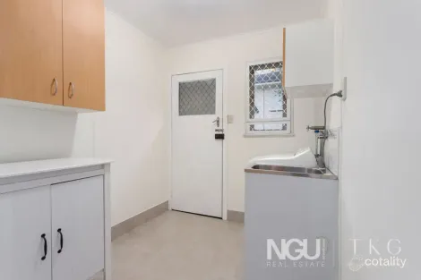 Property photo of 28 Robertson Road Eastern Heights QLD 4305