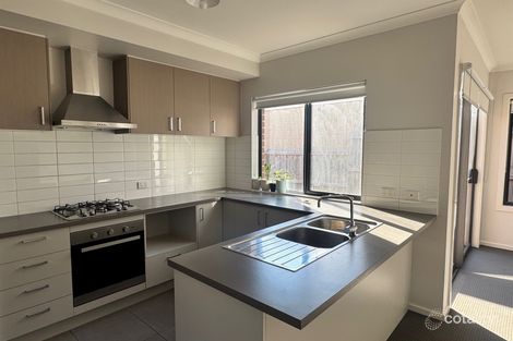 Property photo of 4 Precinct Walk Clyde North VIC 3978