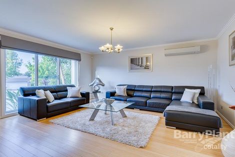 Property photo of 3 Mahon Court Taylors Lakes VIC 3038