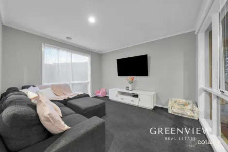 Property photo of 24 Broome Crescent Cranbourne North VIC 3977