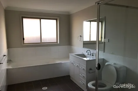 Property photo of 27 Kelman Drive Cliftleigh NSW 2321