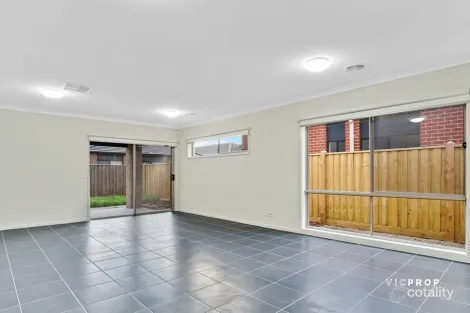 Property photo of 12 Sorrenberg Street Point Cook VIC 3030