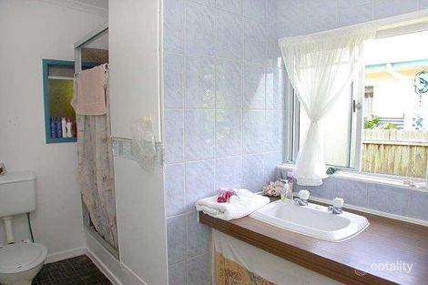 Property photo of 18 Yoomba Crescent Alexandra Headland QLD 4572