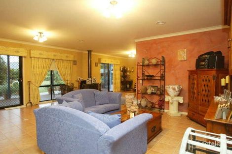 Property photo of 16 Windsor Drive Lysterfield VIC 3156