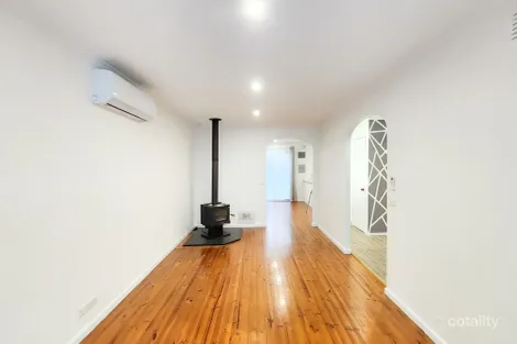 Property photo of 24 Hood Crescent Sunbury VIC 3429