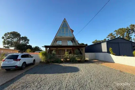 4 Nairn St, Leeman, WA 6514