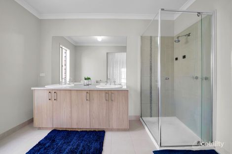Property photo of 32 Grovedale Way Manor Lakes VIC 3024