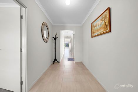 Property photo of 32 Grovedale Way Manor Lakes VIC 3024